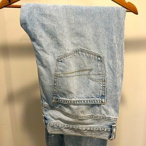 American eagle. Mom Jeans. Size 16. Great condition.